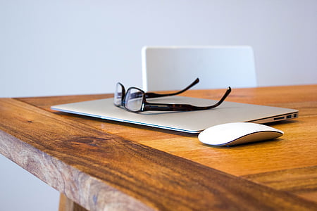 1778049933769857.jpg macbook-notebook-home-office-workstation-thumb.jpg